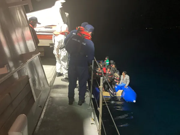 İzmir açıklarında 26 düzensiz göçmen yakalandı - 1