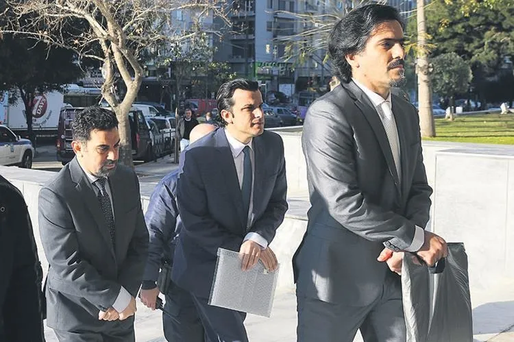 Yunanistan'da görevliler A Haber kameramanına saldırdı - 1