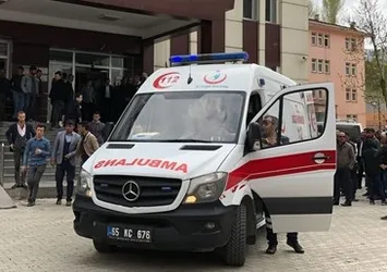 Siirt'te öğrenci servisi devrildi: 18 yaralı