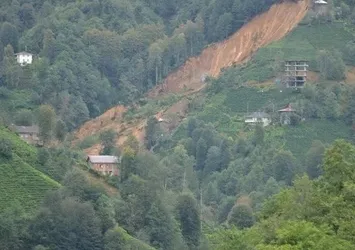 Rize'de sağanak hayatı olumsuz etkiledi
