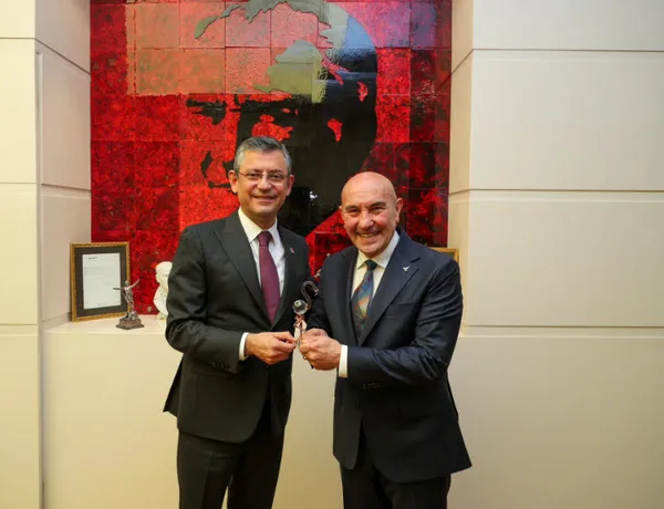 chpde-izmir-krizi-buyuyor-kulislerde-hangi-isimler-konusuluyor-tunc-soyerin-adayligi-imkansiz-mi-1704174243822.jpg CHP'de İzmir krizi büyüyor! Kulislerde hangi isimler konuşuluyor? Tunç Soyer'in adaylığı imkansız mı? - 1