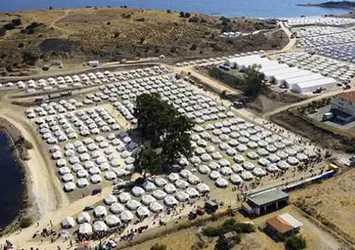 Yunanistan'daki mülteci kampında koronavirüs skandalı