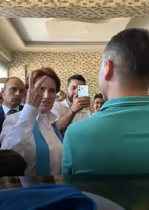 Esnafa ekonomiyi soran Akşener istediği cevabı alamayınca bozuldu: Vatandaşı ’oğlum’ diyerek tersledi