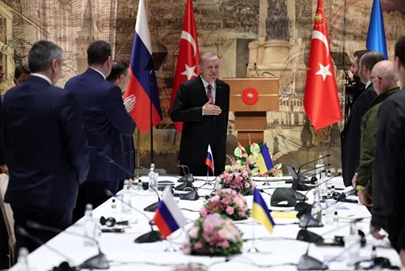 1674318449636.jpg Ukraynalı bakandan Türkiye'ye övgü: Bizim için çok şey yapıyorlar ve bunları her gün hissediyoruz - 5
