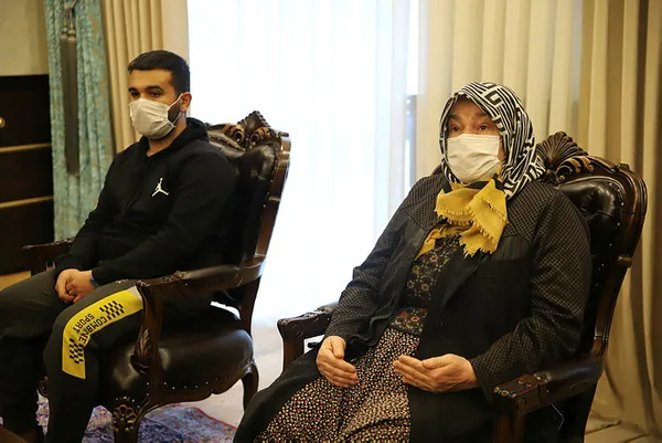 Can Dündar'ın algısı çöktü! Başkan Erdoğan'dan talepte bulunan kadınları Elazığ Valisi Erkaya Yırık misafir etti - 2