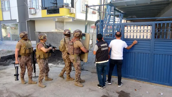 Son dakika: Osmaniye merkezli zehir tacirlerine "şafak" operasyonu! Özel Harekat da destek veriyor - 4