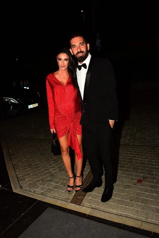 Arda Turan'ın eşi Aslıhan Doğan Turan'dan Özlem Ada Şahin'e gönderme