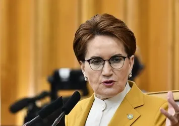 Meral Akşener'e prompter şoku! İki kelime konuşamadı