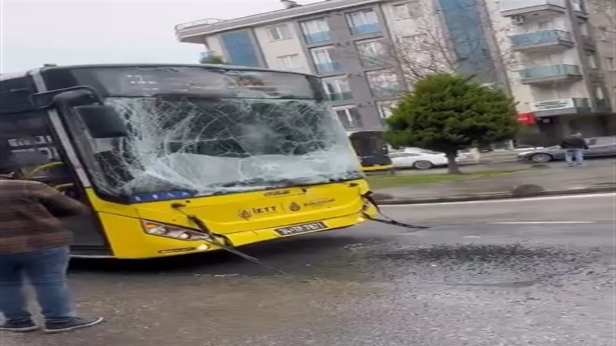 Sancaktepe'de 2 İETT otobüsü çarpıştı: Yaralılar var