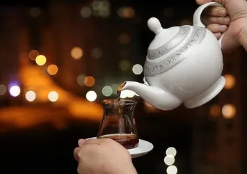 Bu çay tansiyon ile savaşıyor! 5 damla eklerseniz...