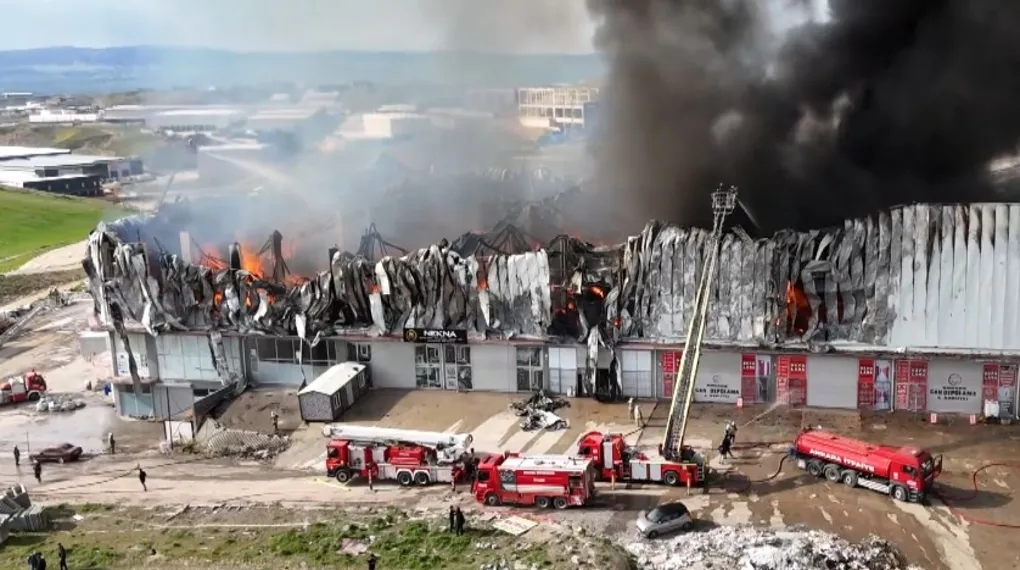 Ankara Yenimahalle'de depoda yangın