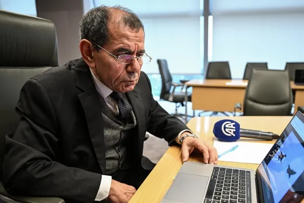 galatasaray-baskani-dursun-ozbekten-fenerbahce-baskani-ali-koca-bombardiman-derhal-istifa-etmeli-1707140352373.jpeg Galatasaray Başkanı Dursun Özbek'ten Fenerbahçe Başkanı Ali Koç'a bombardıman: Derhal istifa etmeli - 5