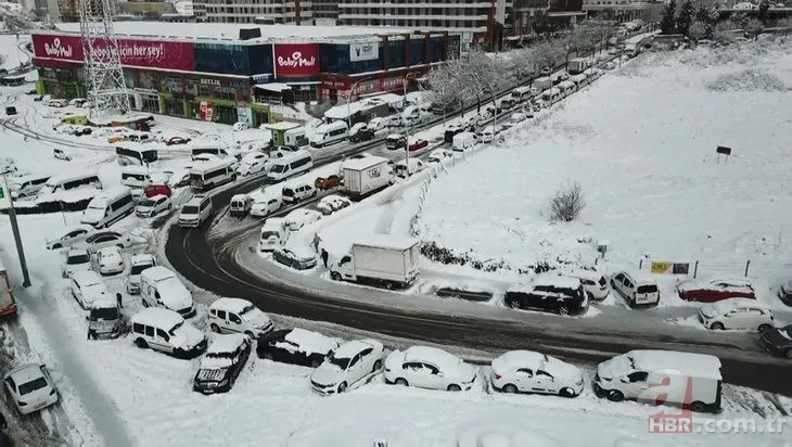 İBB İstanbul’da hayatı felç etti! TEM ve D-100’de kalan araçlar alınmayı bekliyor