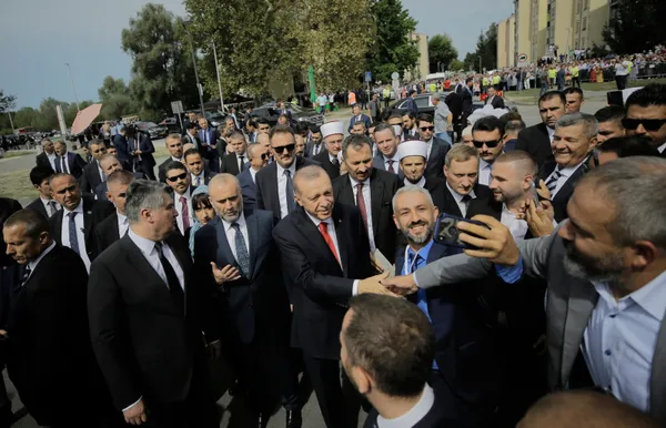 Son dakika: Başkan Erdoğan Balkanlar ziyareti sonrası uçakta basın mensuplarının sorularını yanıtladı