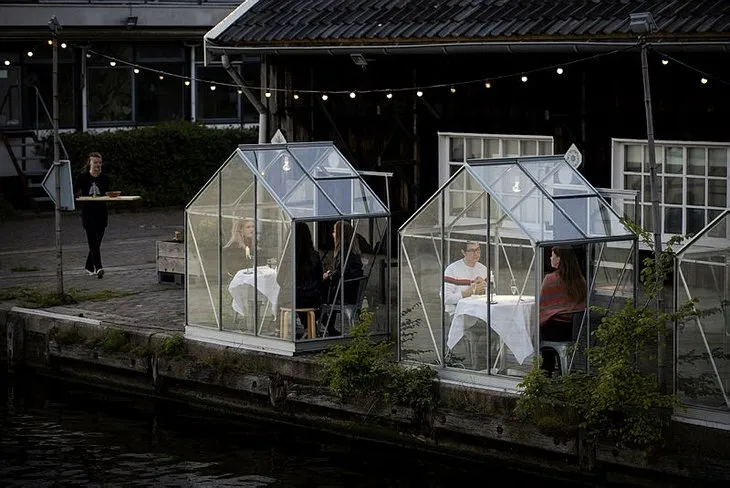 Hollanda'nın başkenti Amsterdam'da restoranlar ve kefeler için corona virüse karşı yeni model