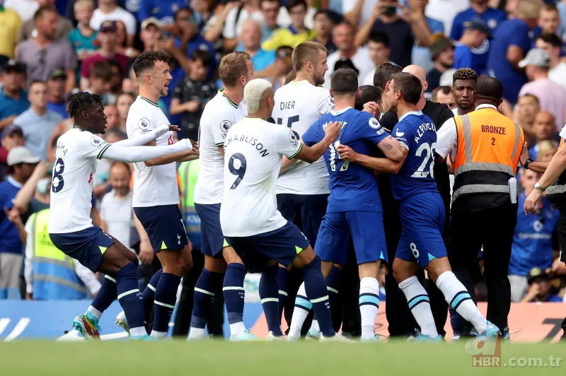 Futbol sahalarında ender rastlanan bir olay: Ünlü teknik direktörler birbirine girdi 22