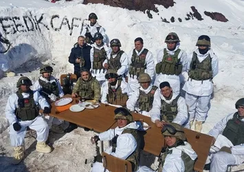 2750 metrede Hakurk manzaralı çay keyfi: Gedik Cafe