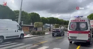 Minibüs direğe çarptı sürücü yaralandı