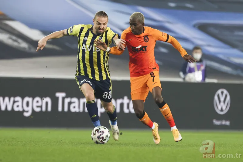 Arda Turan Fenerbahçe-Galatasaray maçı sonrası gözyaşlarına hakim olamadı! İşte o anlar... 12