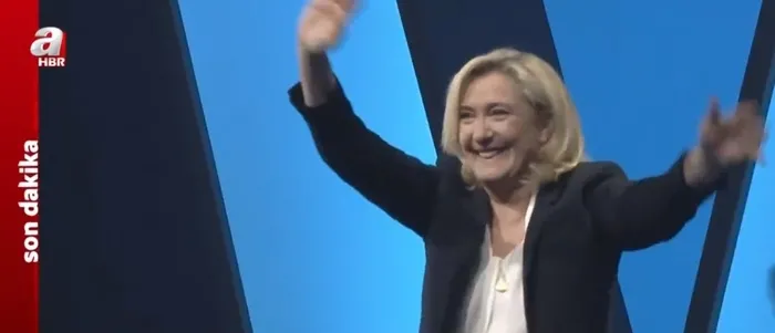 Fransa’yı ayağa kaldıran görüntüler: Le Pen’i protesto etti! Yerde sürüklendi
