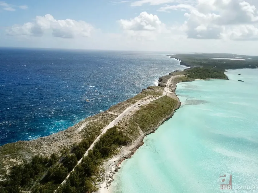 Lacivert ve turkuaz yan yana! İki farklı denizi ayıran cam köprü 2
