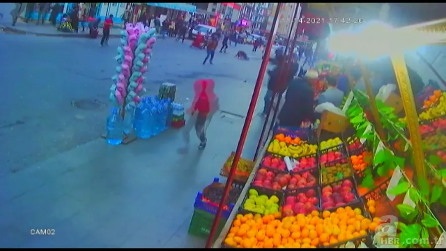 İstanbul Esenyurt’ta meydan savaşı gibi kavga! Sopa-satır-taş... 6