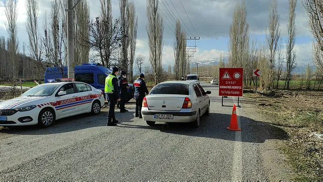 Konya'da mutasyonlu virüs alarmı! 3 mahalle karantinaya alındı bağlantı yollarına toprak döküldü - 7