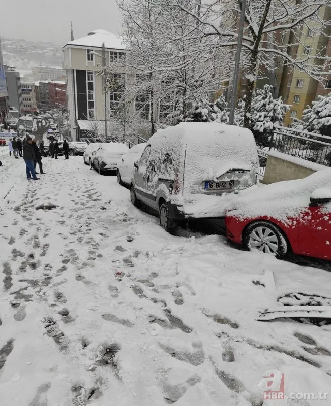 İstanbul’da kar kazası: Yokuş aşağıya kayan cip 11 araca çarptı!