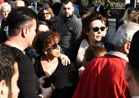 Yıldız Kenter’in cenazesinde gergin anlar! Şebnem Sönmez çileden çıktı