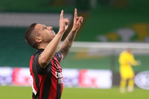 fenerbahce-milanli-futbolcu-icin-gemileri-yakti-orta-sahada-gucune-guc-katacak-1690980557855.jpg Fenerbahçe Milanlı futbolcu için gemileri yaktı! Orta sahada gücüne güç katacak! - 6