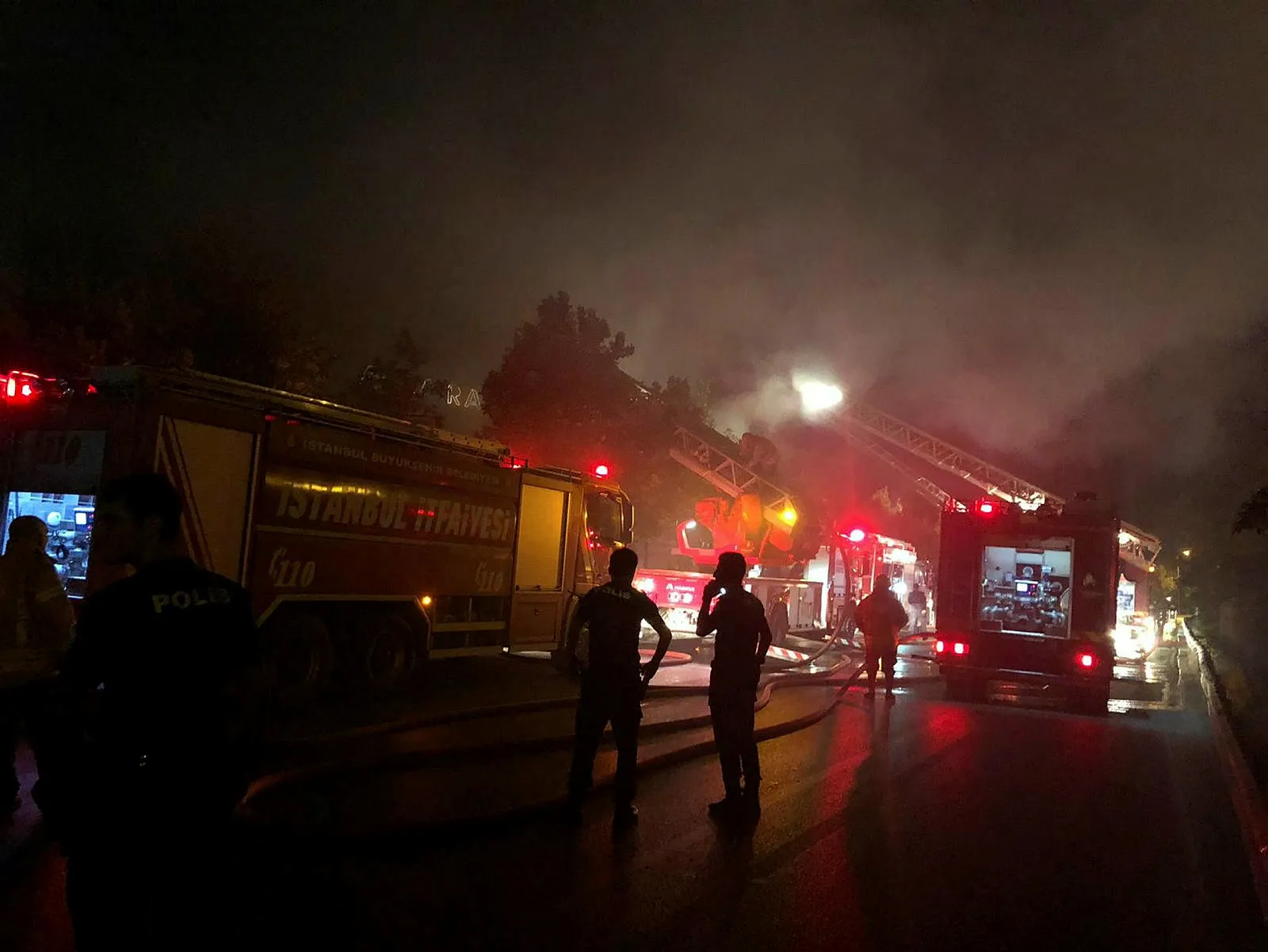 Sancaktepe'de fabrika yangını