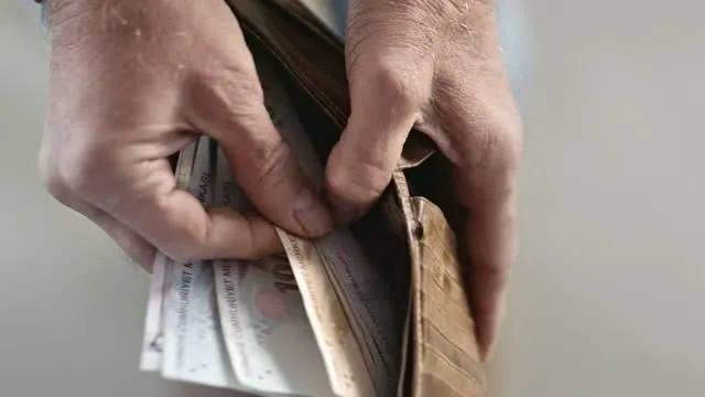 Emeklinin zamlı maaşı netleşti! Ek ödeme tutarları e-Devlet'te! Kim ne kadar maaş alacak? SSK, Bağ-Kur, memur emeklisi...