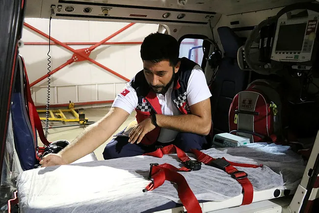Türkiye’yi ağlatan fotoğraf! Beril bebeği bir an bırakmayan sağlık çalışanı konuştu - 7