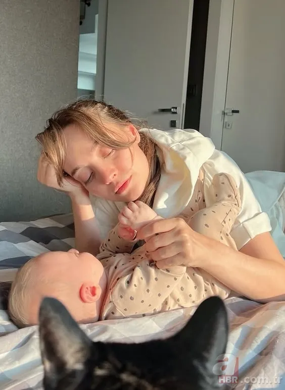 Cansel Elçin'in minik oğlu sevimliliğiyle kalpleri eritti! "Benziyor muyuz?" 9