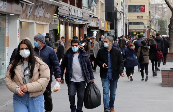 Koronavirüs vaka sayılarında artış nedeni ’pes’ dedirtti!