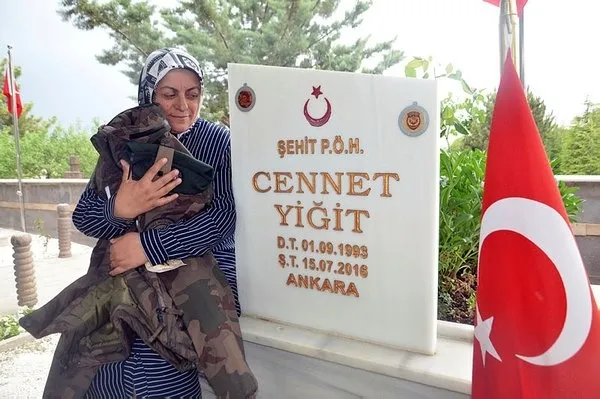 Anneler Günü’nde şehit anneleri konuştu! Son hediyesini kokluyorum