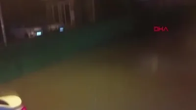 Aydın’daki sağanakta araç yolda kaldı