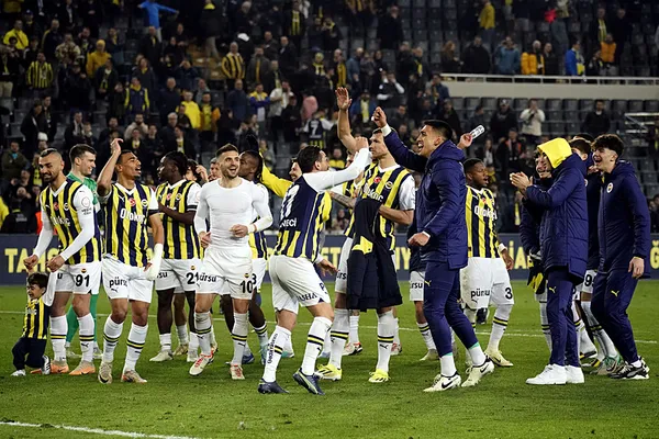 Fenerbahçe geriden gelip kazandı! Kanarya 3 puanı bırakmadı