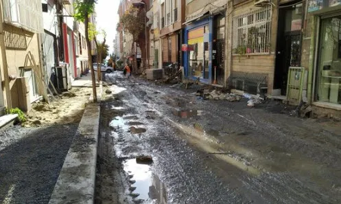 CHP’li belediyeler Kadıköy ve Bakırköy’ü çamura buladı! Yaşanmaz bir şehir