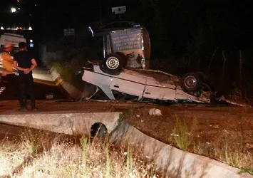 Sinop’ta kaza yapan araç kağıt gibi ezildi