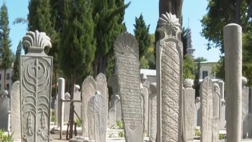Tarihin tanığı olan Osmanlı mezar taşları!