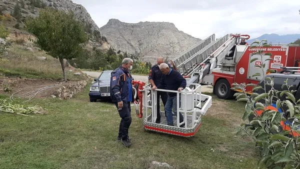 gumushanede-ilginc-olay-tamir-etmeye-gitti-mahsur-kaldi-1633071215955.jpg Gümüşhane’de ilginç olay! Tamir etmeye gitti mahsur kaldı - 2