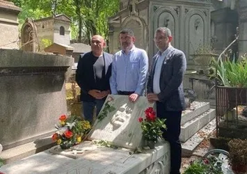 CHP'de büyük çatlak! Veli Ağbaba ile Özgür Özel Maltepe yerine Paris'e gitti