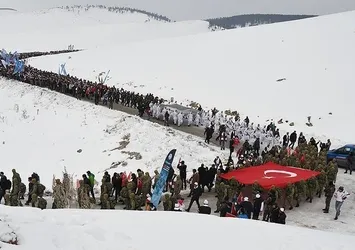 Vefakar gençlik fedakar ecdadını unutmadı