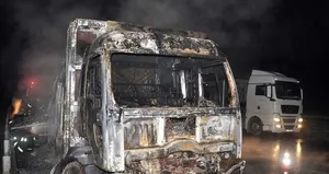 Rize’de seyir halindeki kamyonet yandı