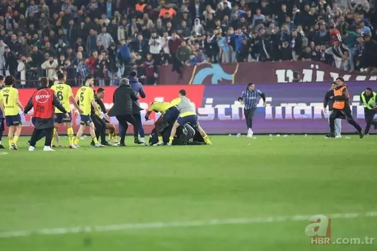 Fenerbahçeli Oosterwolde'den Trabzonspor taraftarına çirkin el hareketi! Olayların fitilini ateşledi 17