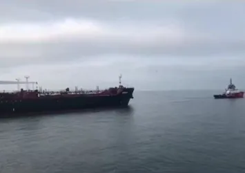 İstanbul Boğazı'nda alarm! Petrol taşıyan tankerde dümen arızası