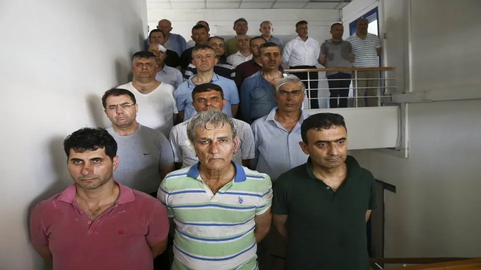 Akin Ozturk Un Evinde Sir Toplantilar