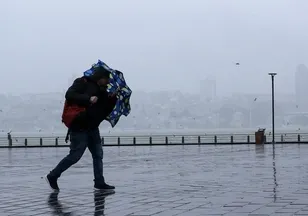 Meteorolojiden hafta sonu için peş peşe uyarılar! İstanbul dahil çok sayıda ilde sağanak ve fırtına alarmı
