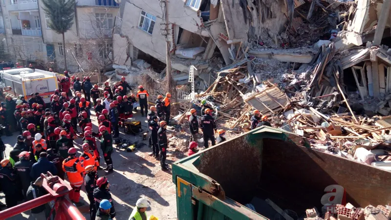 Depremin vurduğu Elazığ ve Malatya'da yıkımın boyutu gün ağarınca ortaya çıktı! İşte son durum 17